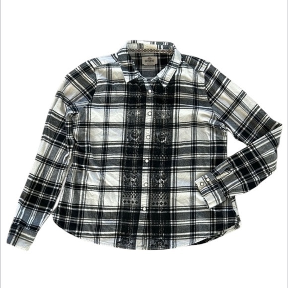 Shyanne Size Large Black And White Flannel Shirt